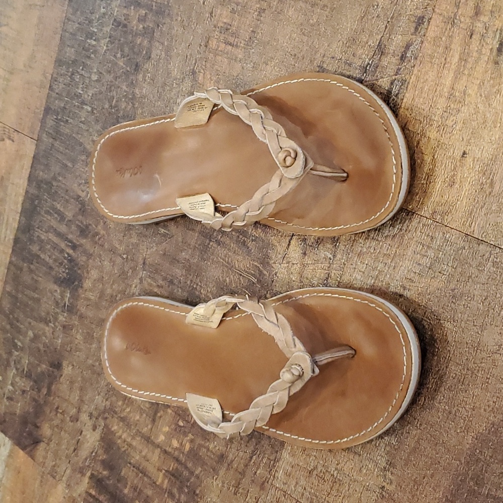 Olukai Kahiko flip flops size 7/37